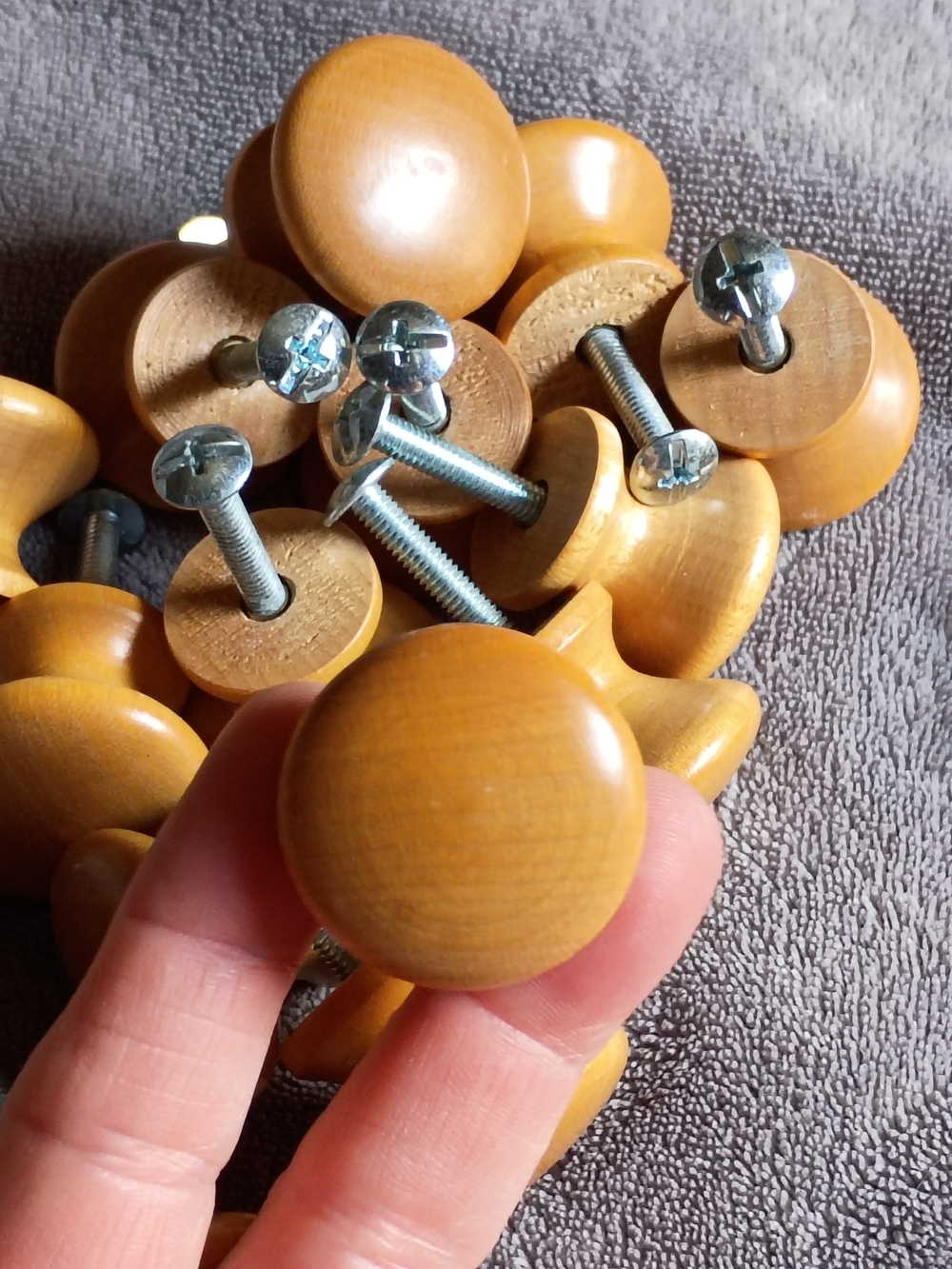 Set Of 16 Wooden Round Cabinet Knobs - Honey Brown